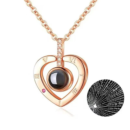 Collar en forma de corazón con Amor Eterno en 100 idiomas